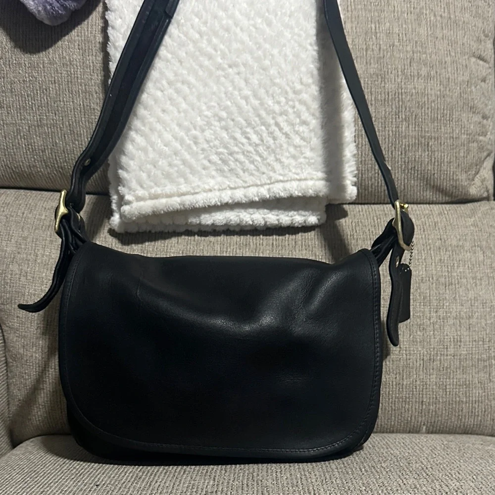 VTG Coach  Black Leather Shoulder Bag